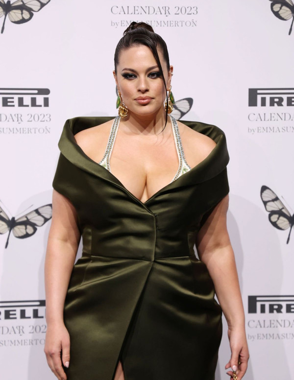 Ashley Graham à milan pour la présentation du calendrier Pirelli 2023