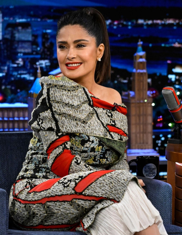 Salma Hayek dans l'émission The Tonight Show Starring Jimmy Fallon