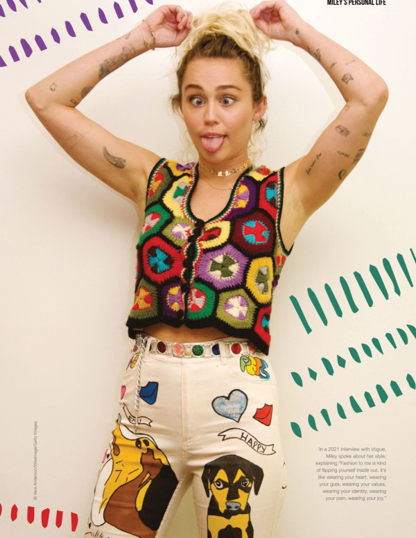 Miley Cyrus dans le The Miley Cyrus Fanbook