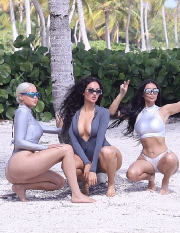 Shooting Kim Kardashian pour sa marque SKIMS