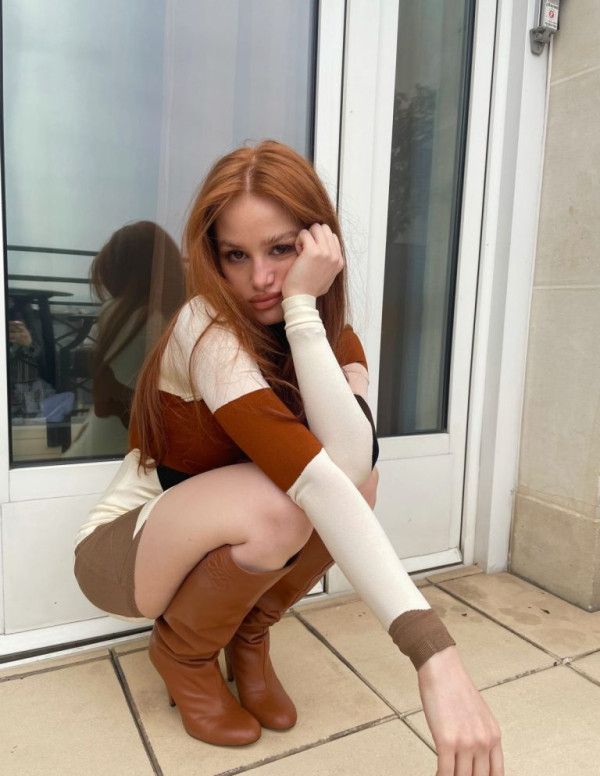 Shooting Madelaine Petsch pour Women’s Wear Daily