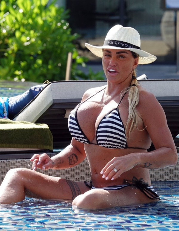 Katie Price en bikini sexy en Thailande
