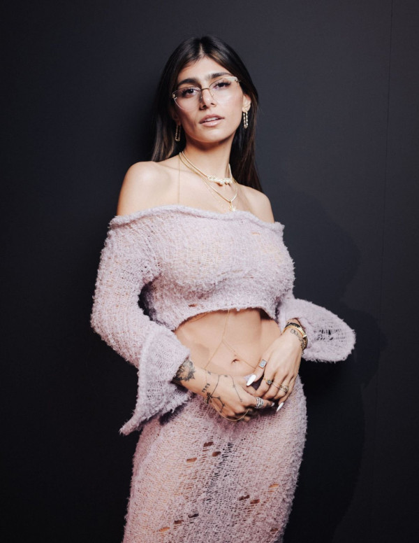 Mia Khalifa au défilé Acne Studios à Paris