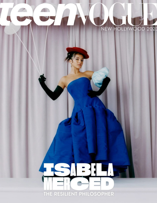 Isabela Merced dans Teen Vogue magazine