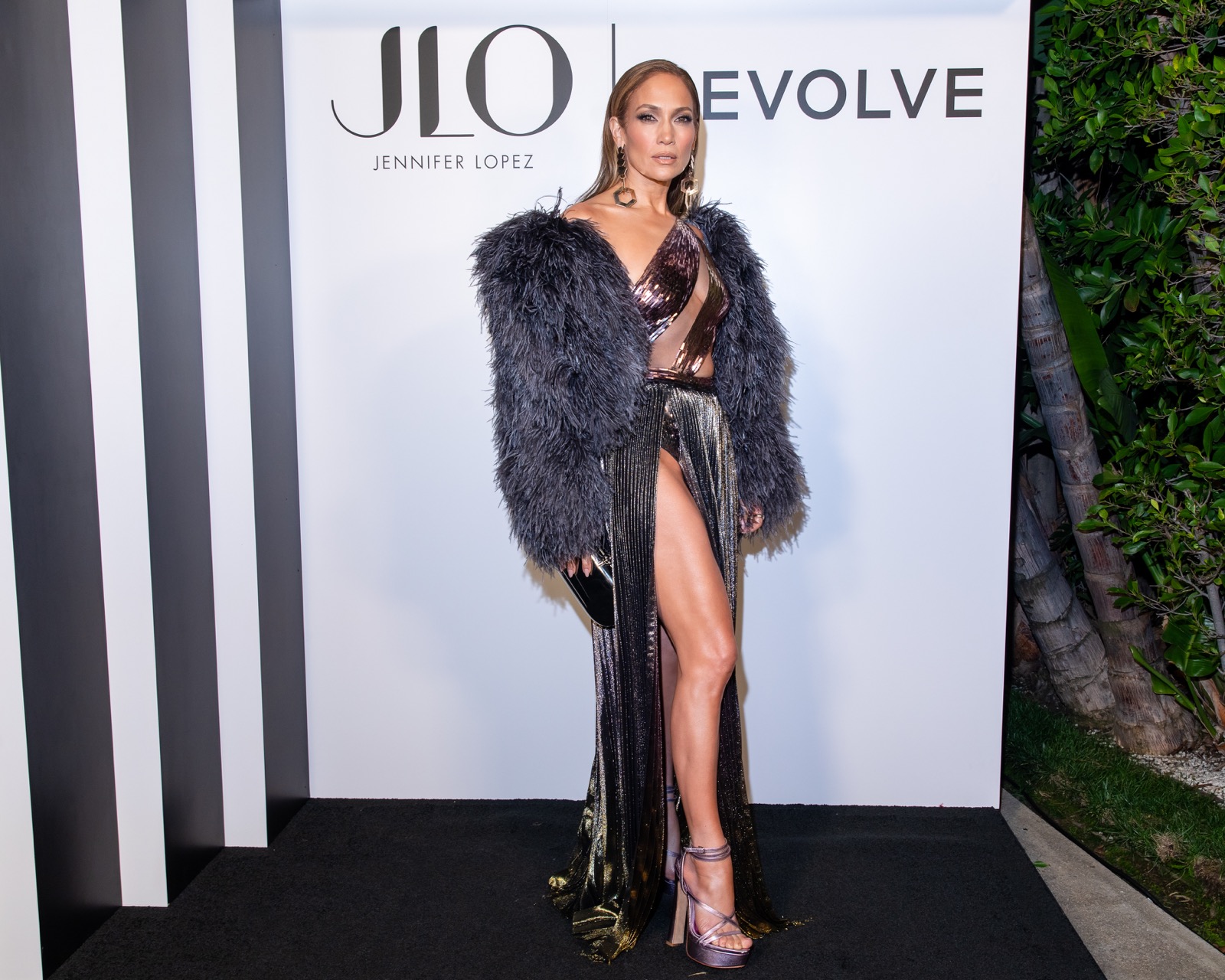 Jennifer Lopez sexy en soirée à Beverly Hills