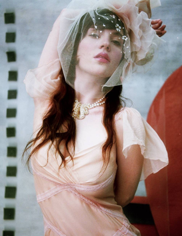 Shooting Sophie Thatcher pour Numero Magazine