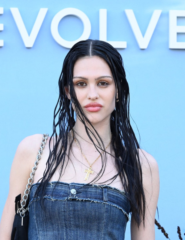 Amelia Gray Hamlin à la soirée Revolve au Coachella 2023