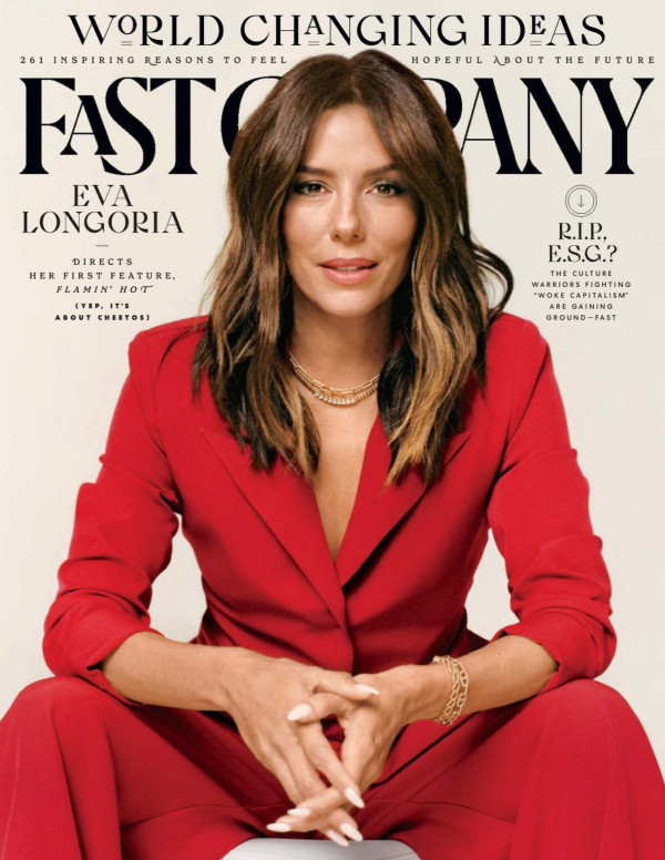 Eva Longoria en tailleur rouge dans Fast Company magazine