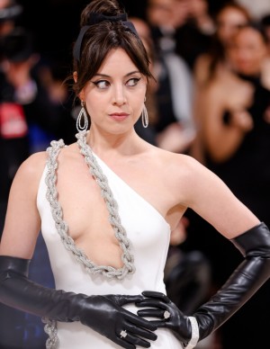 Aubrey Plaza décolleté au Met Gala 2023 à New York