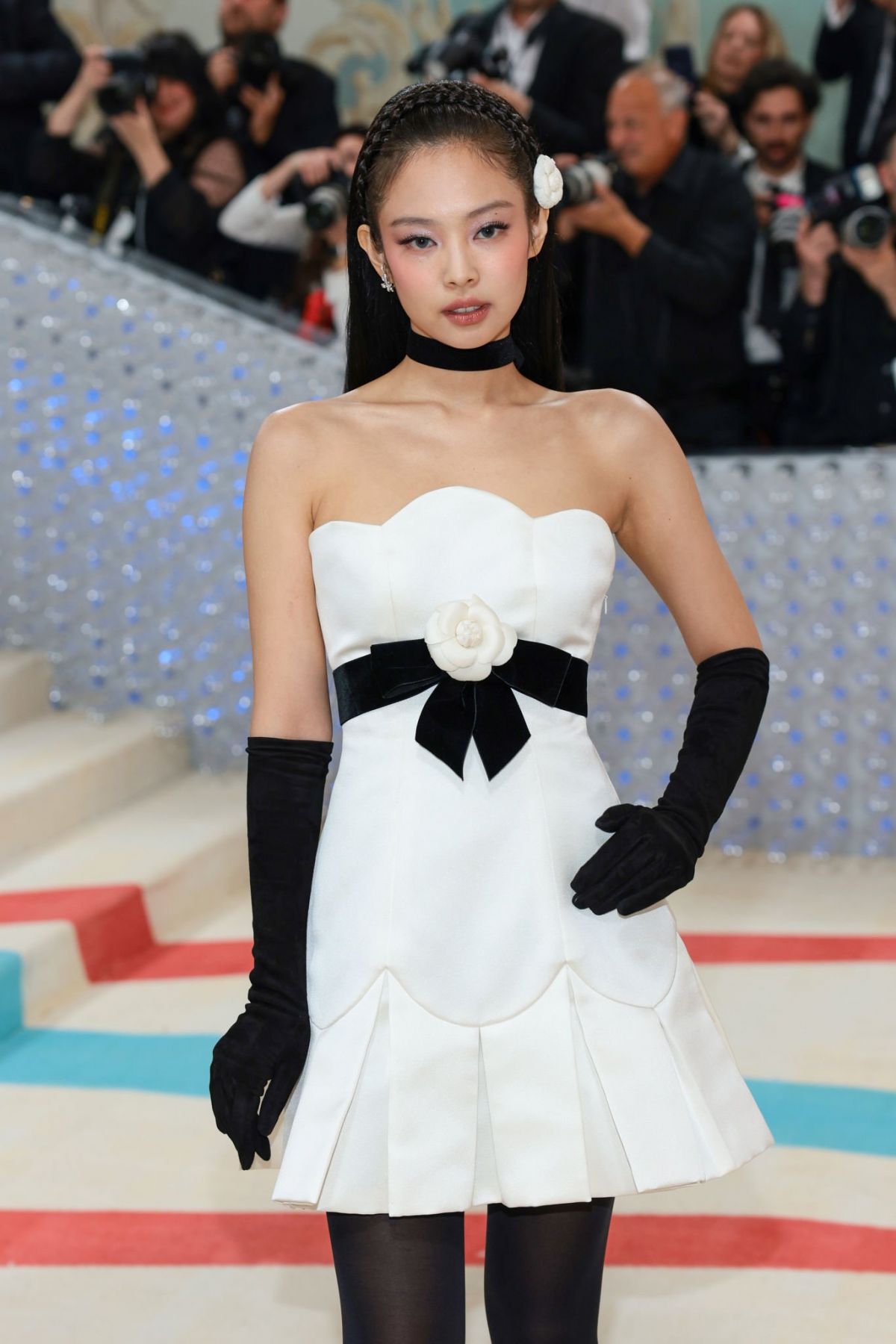 Jennie Kim au Met Gala 2023 à New York (défilé Karl Lagerfeld)