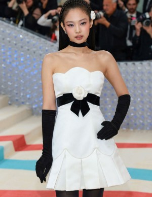 Jennie Kim au Met Gala 2023 à New York (défilé Karl Lagerfeld)