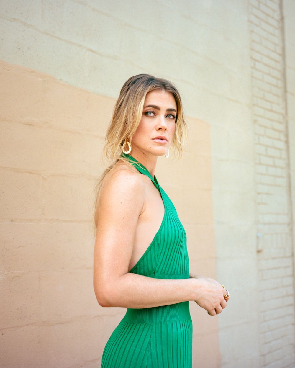 Shooting Melissa Roxburgh pour Elle Magazine