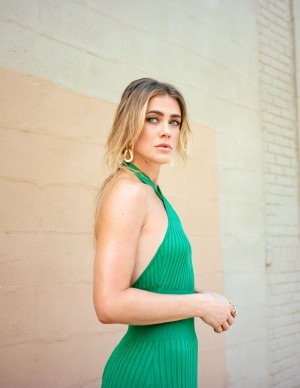 Shooting Melissa Roxburgh pour Elle Magazine