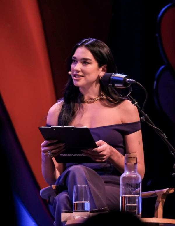 Dua Lipa au Hay Festival à Wales