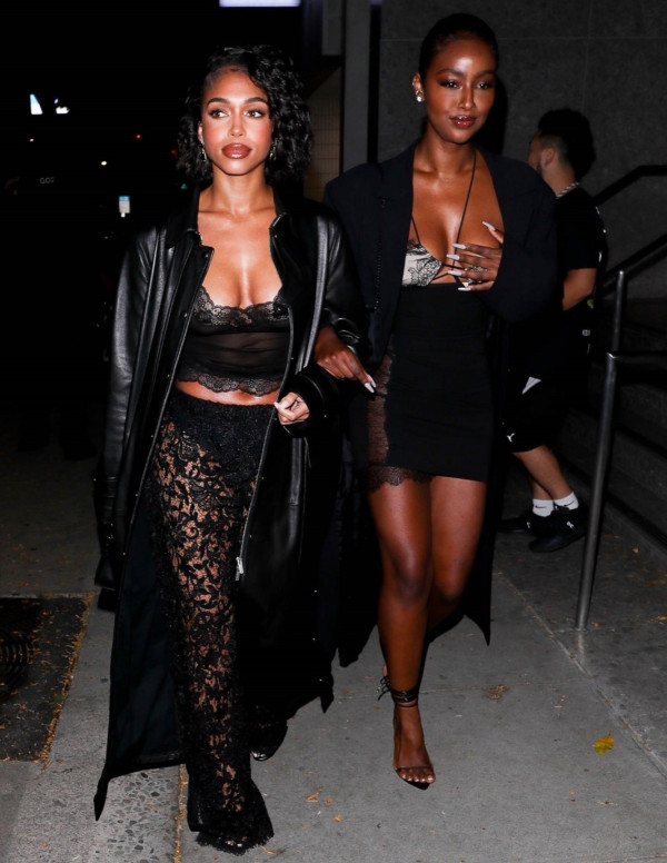 Lori Harvey & Justine Skye sexy décolleté en soirée à Los Angeles 