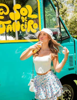 photos Caitlin Carmichael