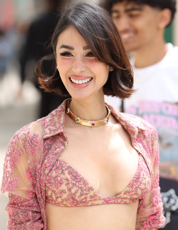 Heart Evangelista jolie à Paris pour le défilé Elie Saab