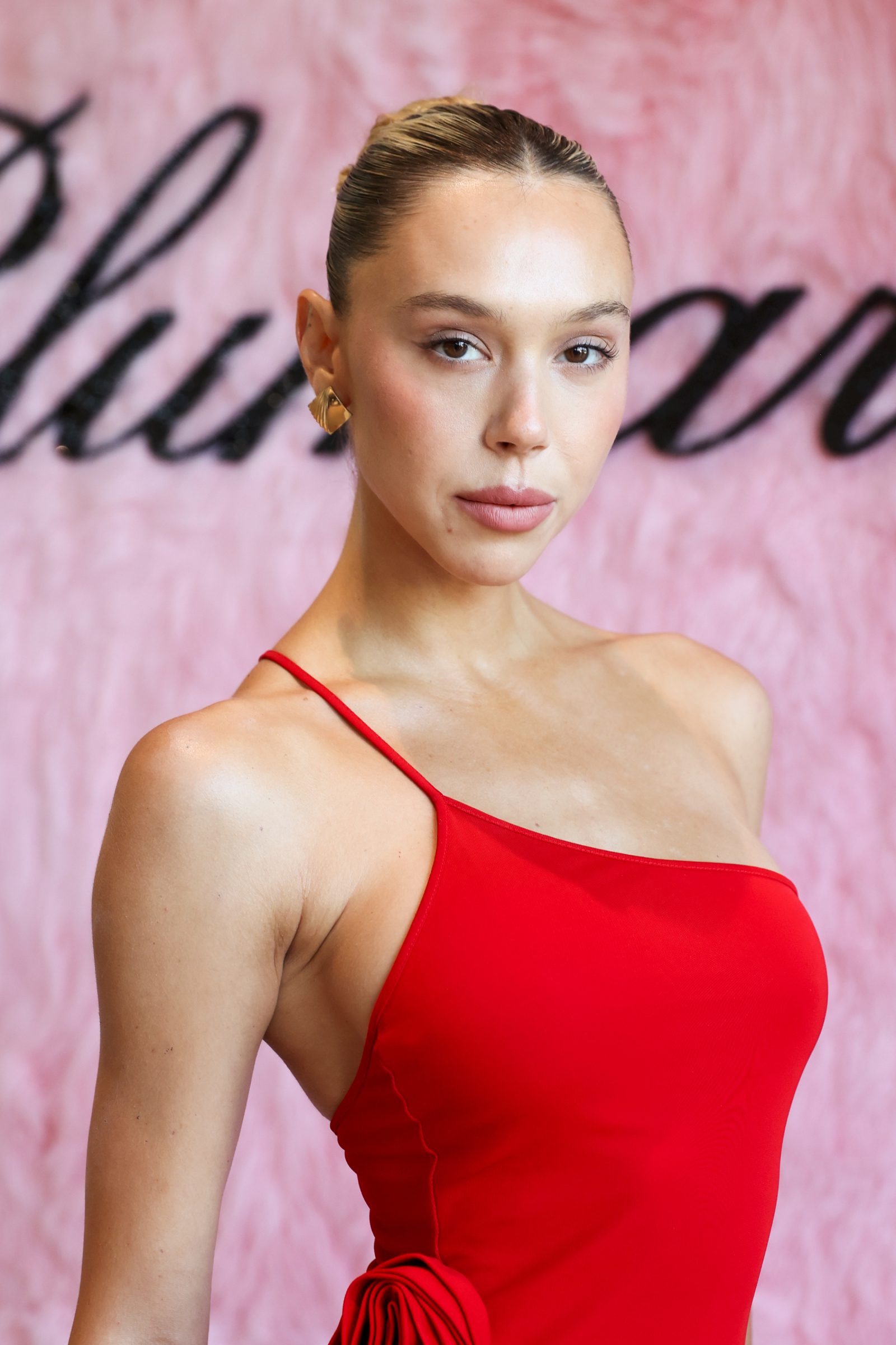 Alexis Ren sexy en Soiree à West Hollywood