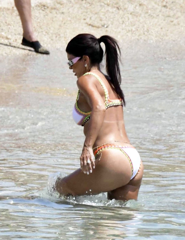 Teresa Giudice en bikini blanc à Mykonos