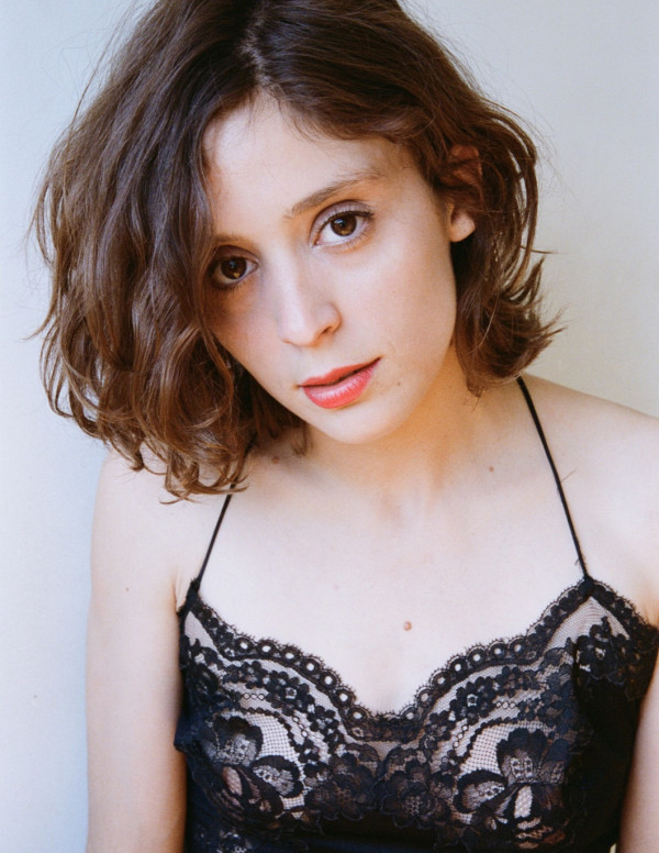 Lucie Bourdeu jolie en shooting