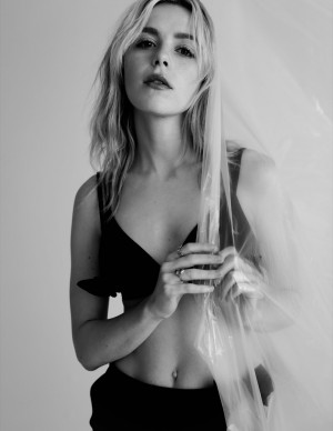 photos Kiernan Shipka