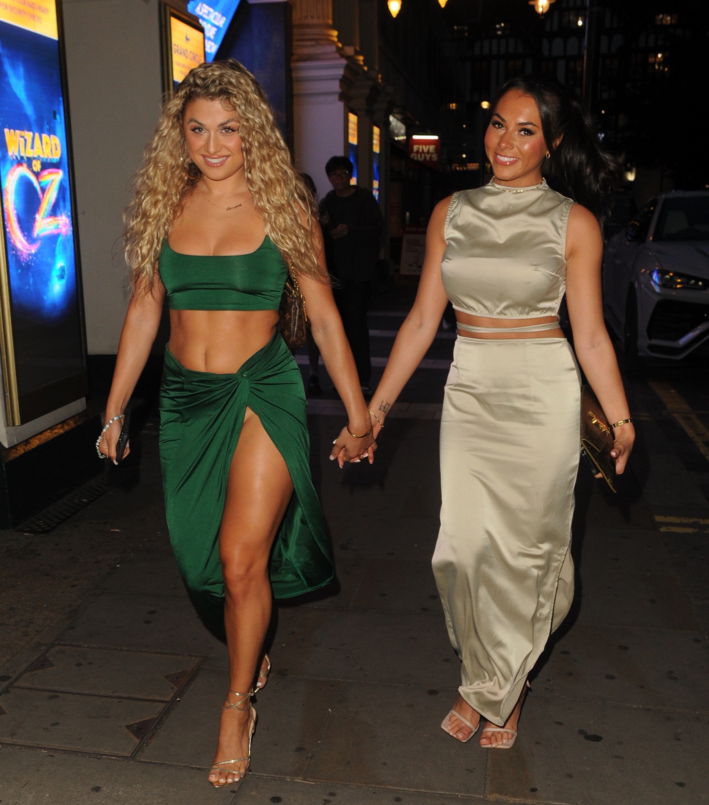 Antogoni Buxton et Paige Thorne magnifiques en robe, en soirée à Londres