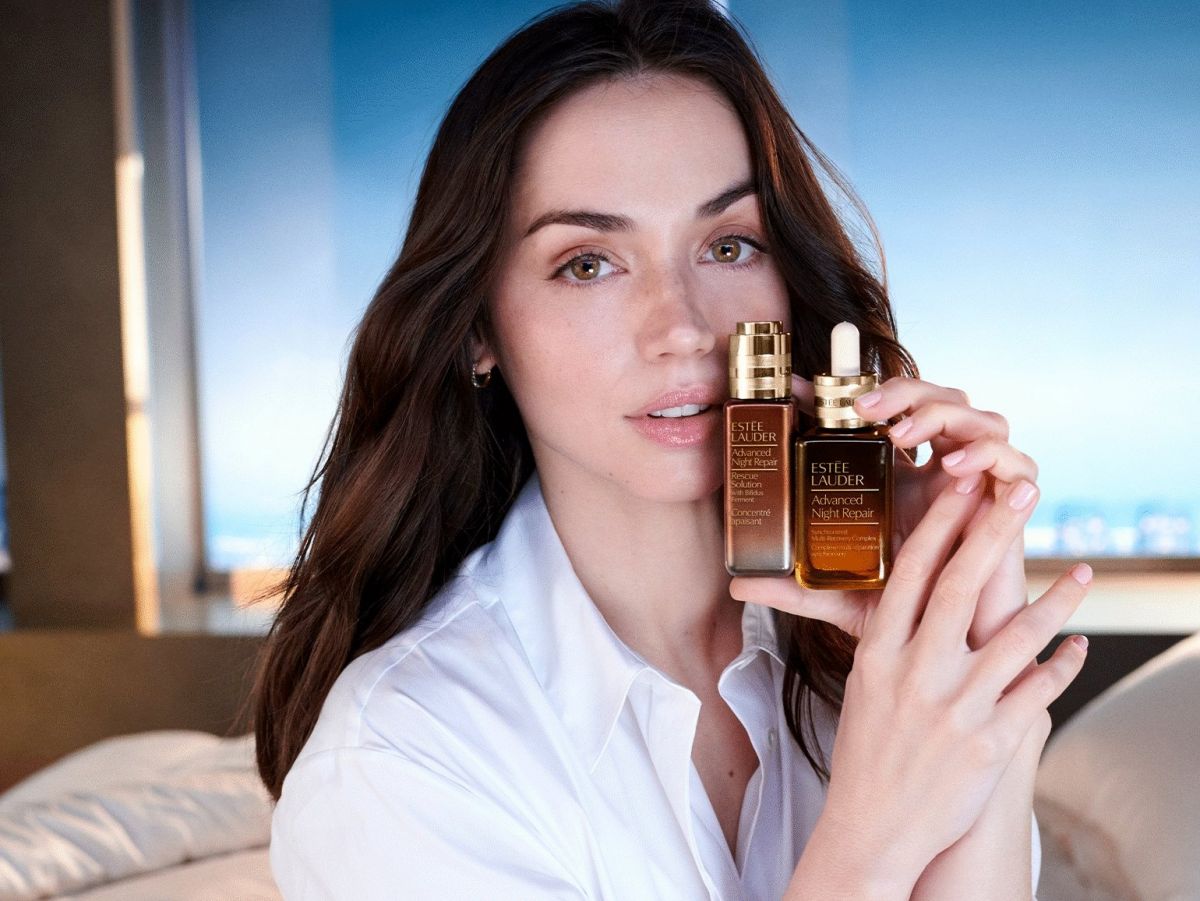 Ana de Armas jolie en shooting pour la marque de parfum Estee Lauder