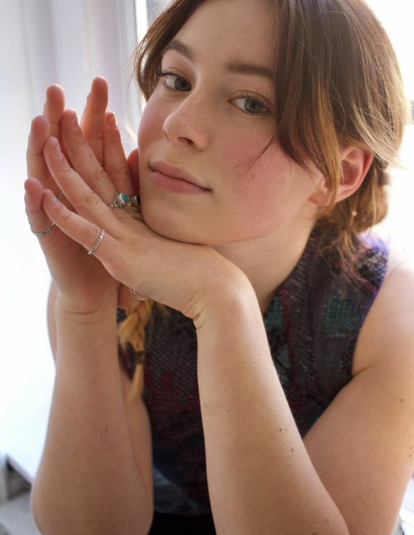 Mina Sundwall en shooting pour The Bare Magazine