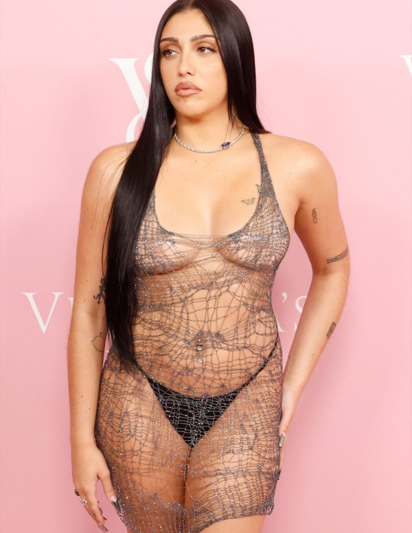 Lourdes Leon woooh sexy à la soirée Victoria's Secret à New York