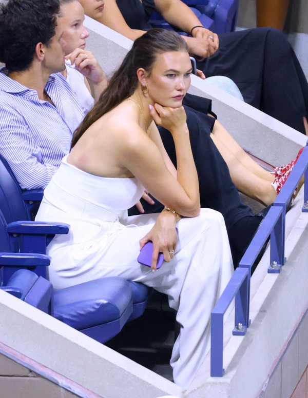 Karlie Kloss au match de tennis entre Alcaraz et Zverev au US Open de New York