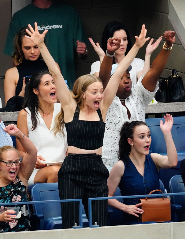 Amanda Seyfried & Rachel Brosnahan assistent aux US Open de Tennis de New York