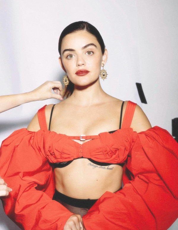 Lucy Hale jolie dans Content Mode Magazine