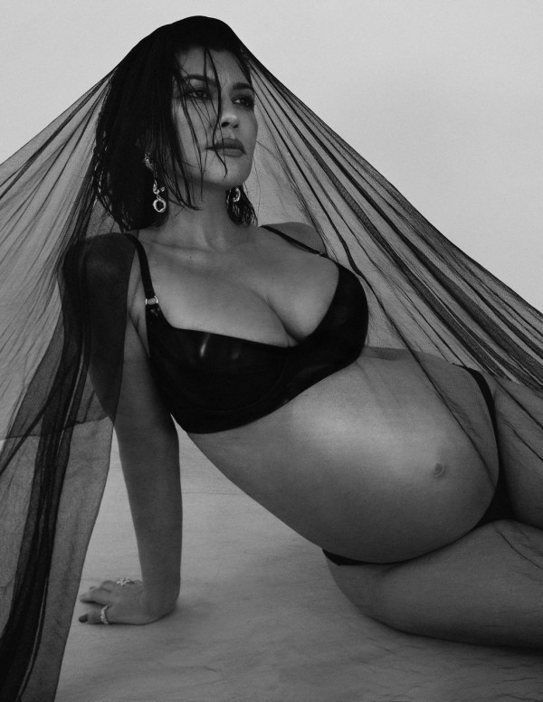 Kourtney Kardashian enceinte dans Vanity Fair ( Italie )
