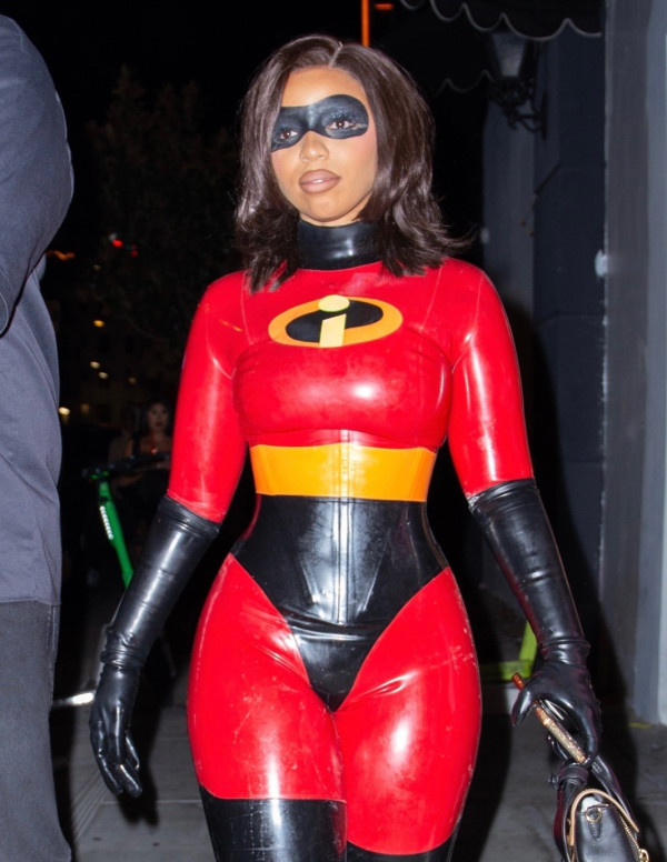Chloe Bailey déguisé en Élastigirl en soirée halloween à West Hollywood