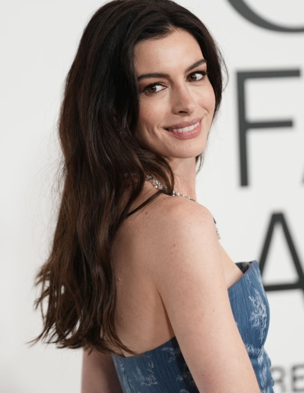 Anne Hathaway aux CFDA Fashion Awards 2023 à New York