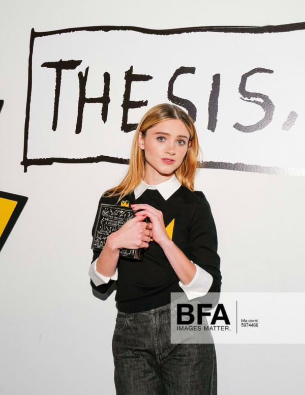 Natalia Dyer à la soirée Alice + olivia By Stacey Bendet X Jean-Michel Basquiat à NYC