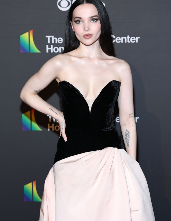 Dove Cameron, une étoile montante, honore Dionne Warwick aux Kennedy Center Honors