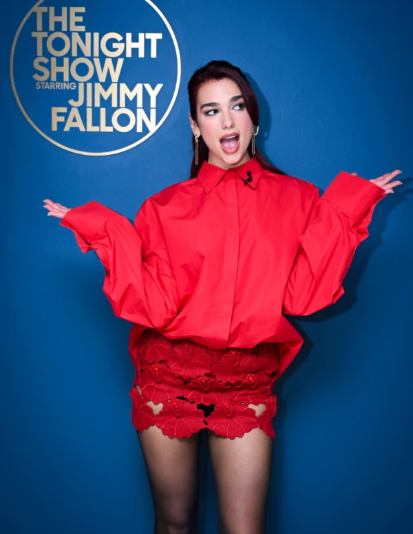 Dua Lipa dans l'émisssion The Tonight Show with Jimmy Fallon
