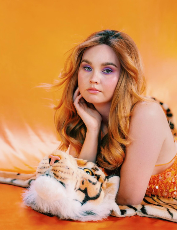 Liana Liberato dans Polyester magazine