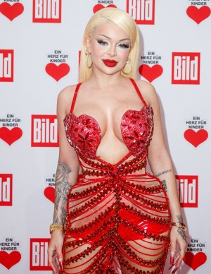 Katja Krasavice au gala Ein Herz für Kinder à Berlin 