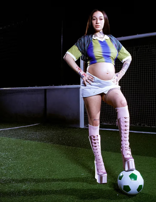 Shooting Bhad Bhabie enceinte pour Marc Jacobs x Barragan