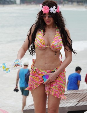 Chloe Ferry en bikini en vacances en Thaïlande