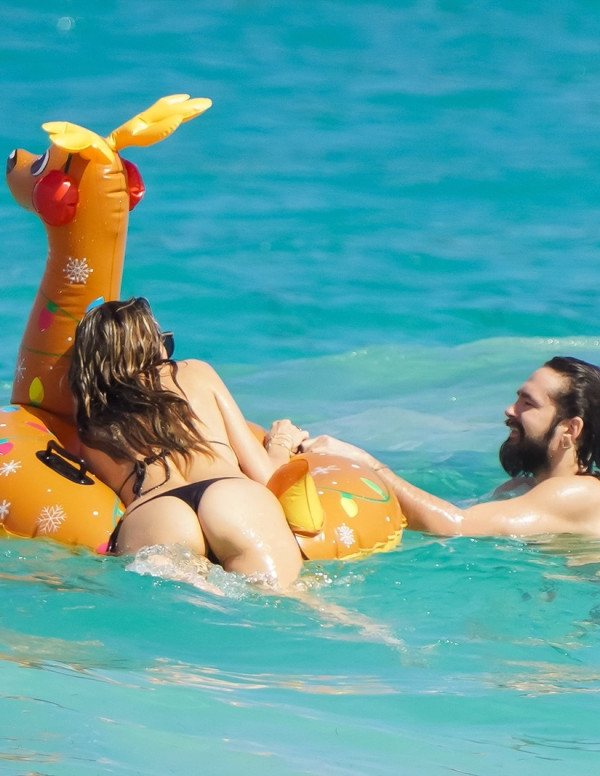 Heidi Klum profite de la plage de St. Barts