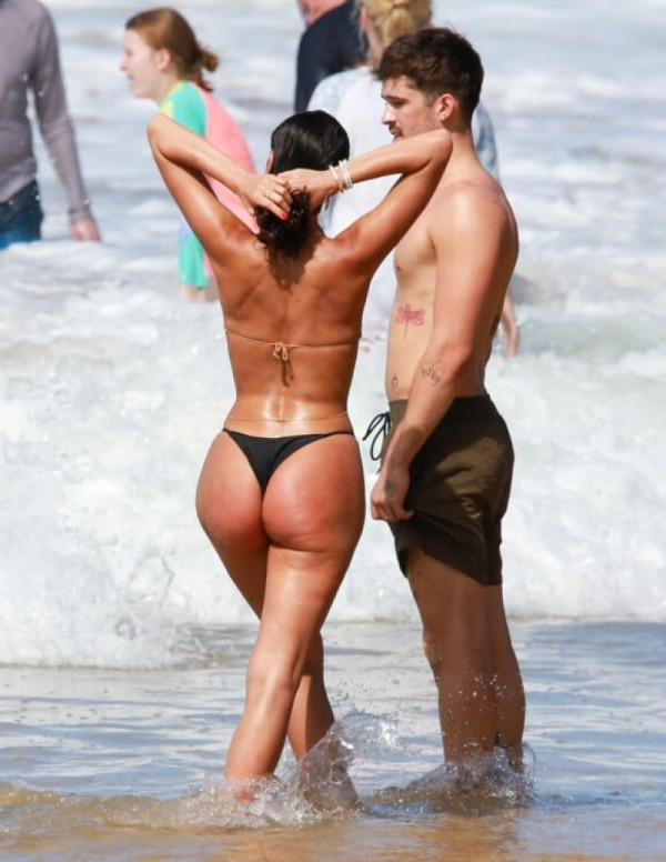 Bruna Marquezine profite de la plage de Fernando de Noronha