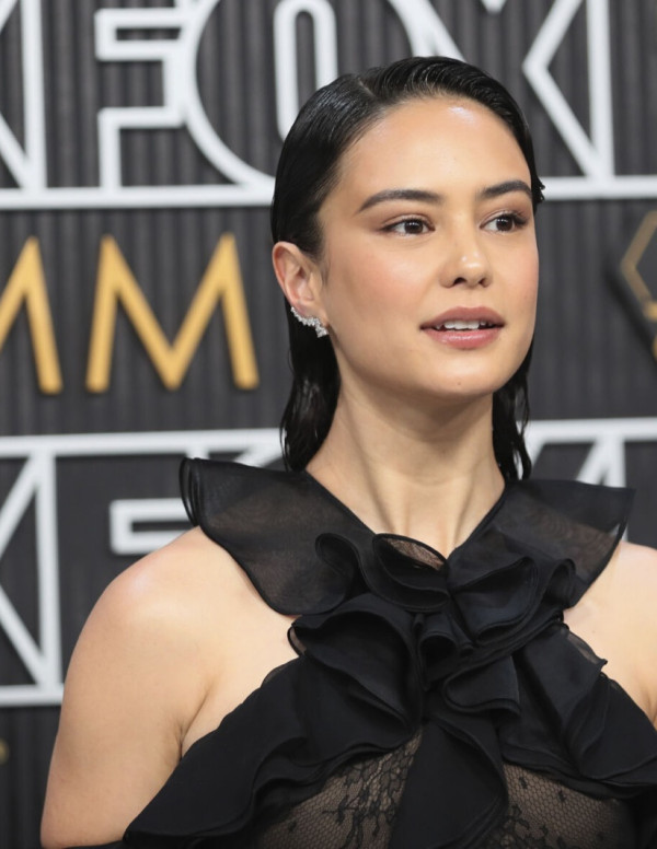Courtney Eaton aux Emmy Awards à Los Angeles
