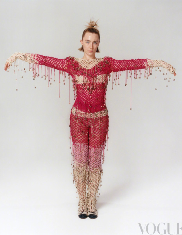 Saoirse Ronan dans Vogue magazine ( Chine )