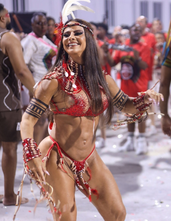 Viviane Araújo, la reine du carnaval de Rio