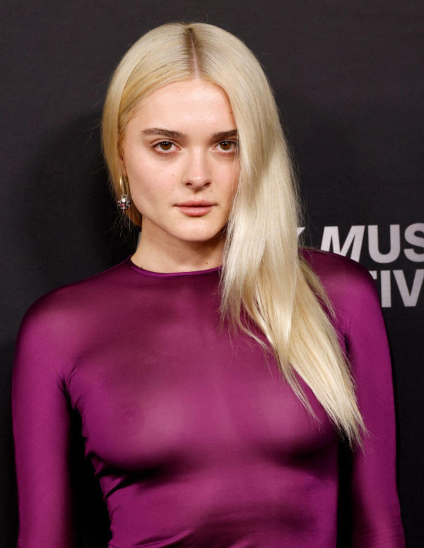 Charlotte Lawrence aux Recording Academy Honors