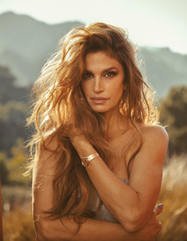 Cindy Crawford dans Flaunt Magazine