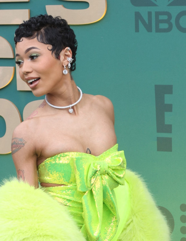 Coi Leray aux people's Choice Awards à Santa Monica